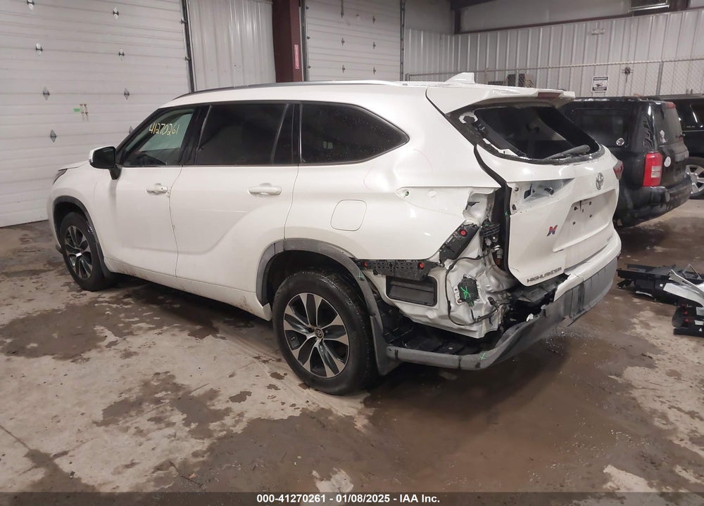 2021 TOYOTA HIGHLANDER XLE VIN: 5TDGZRBHXMS111489