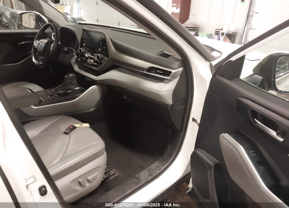 2021 TOYOTA HIGHLANDER XLE VIN: 5TDGZRBHXMS111489