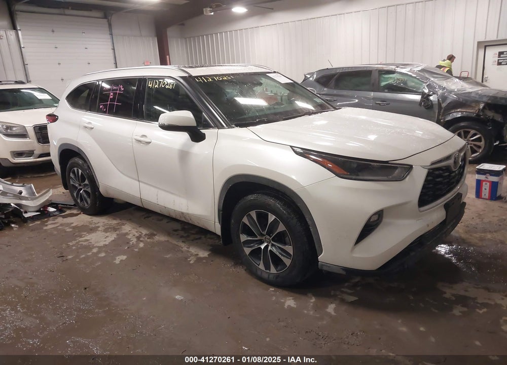 2021 TOYOTA HIGHLANDER XLE VIN: 5TDGZRBHXMS111489