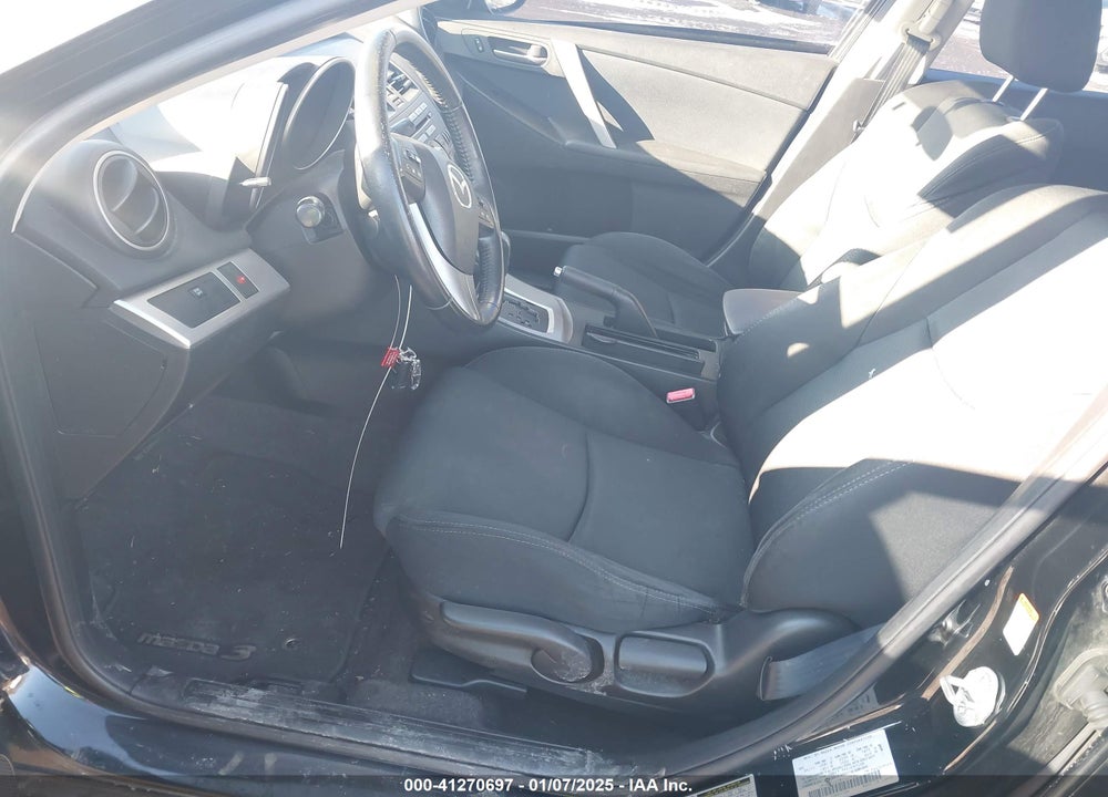 2011 MAZDA MAZDA3 VIN: JM1BL1U63B1447584