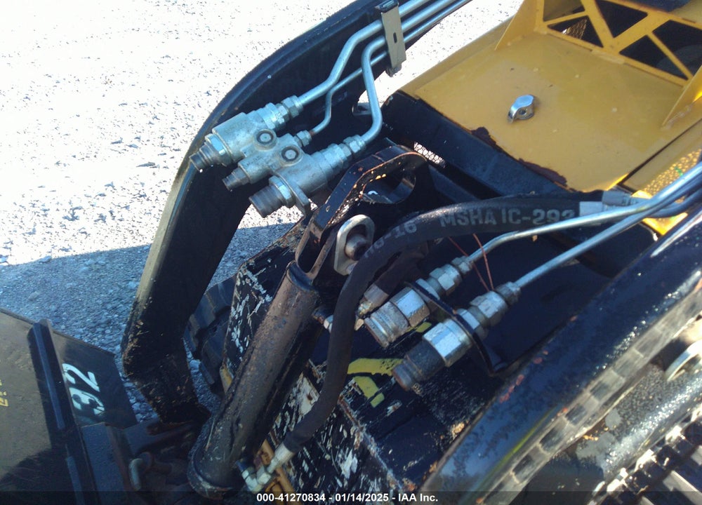 2023 VERMEER S925TX SKID STEER VIN: 1VRL0705VP1007473