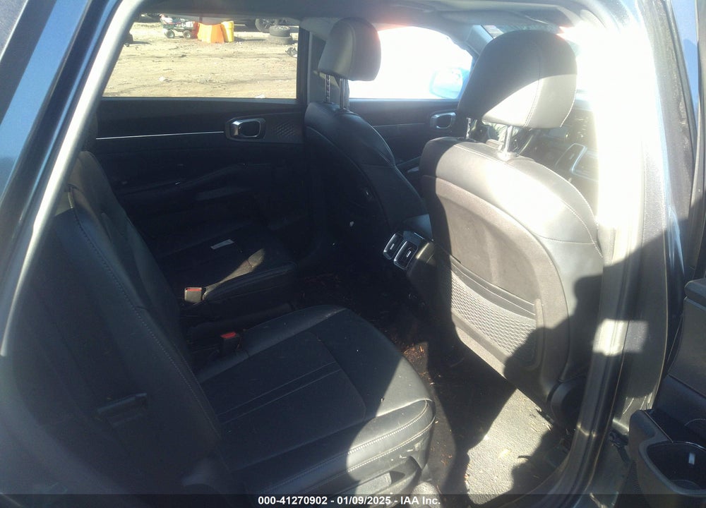 2021 KIA SORENTO VIN: 5XYRKDLF1MG022615
