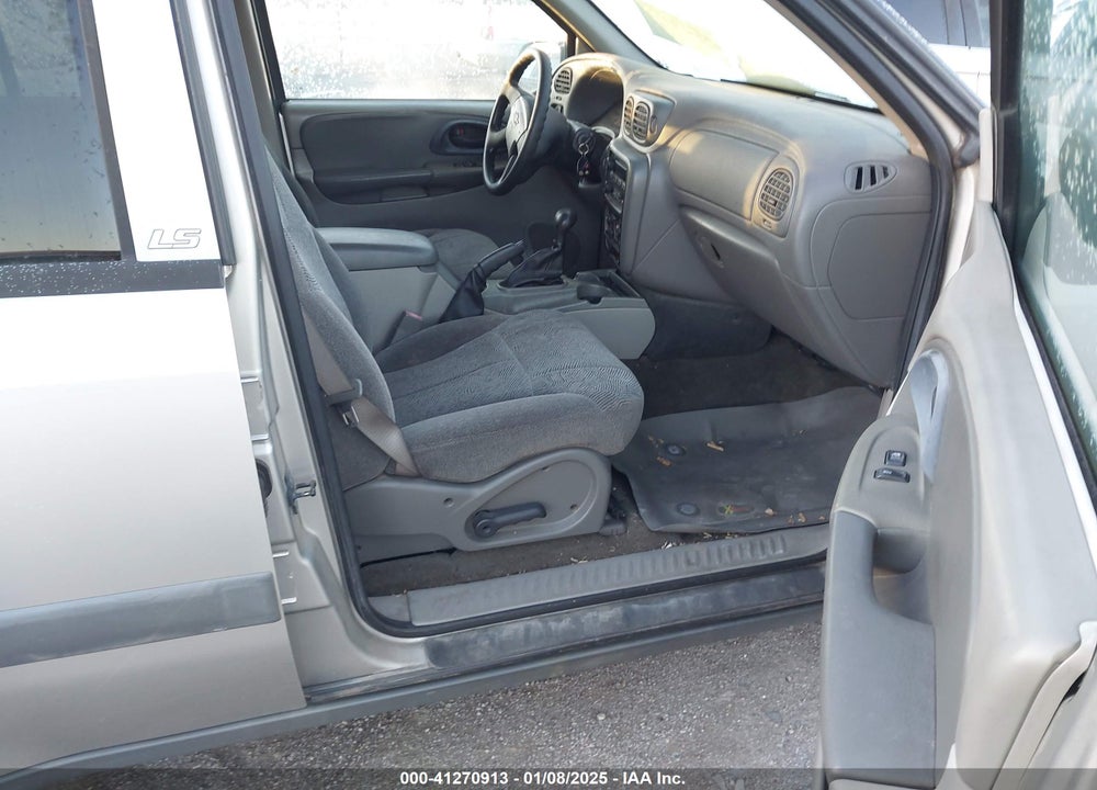 2004 CHEVROLET TRAILBLAZER LS VIN: 1GNDT13SX42218329