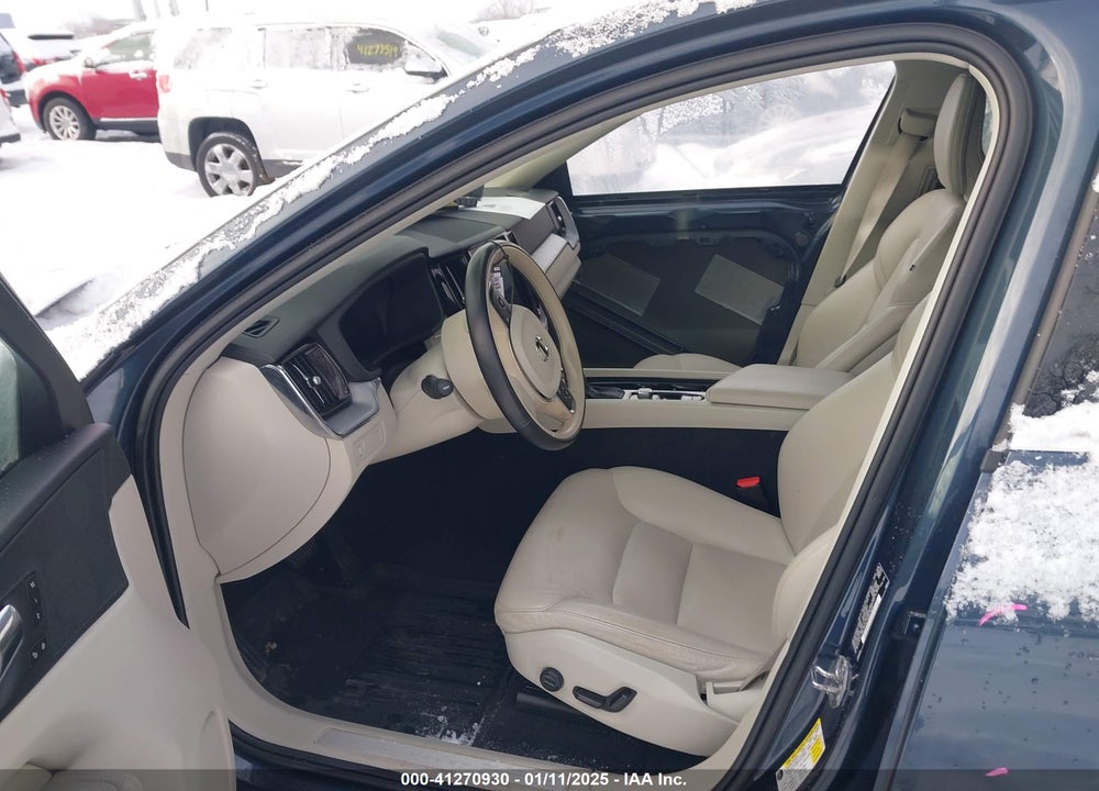 2020 VOLVO XC60 T5 MOMENTUM VIN: YV4102RK0L1515807