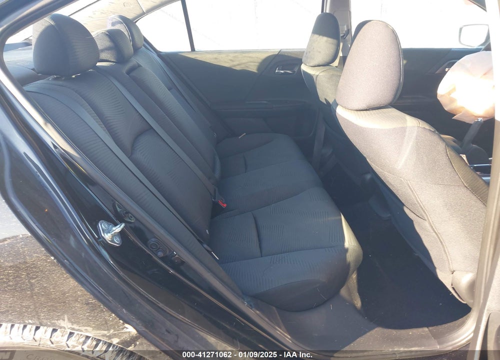 2015 HONDA ACCORD VIN: 1HGCR2F37FA139272