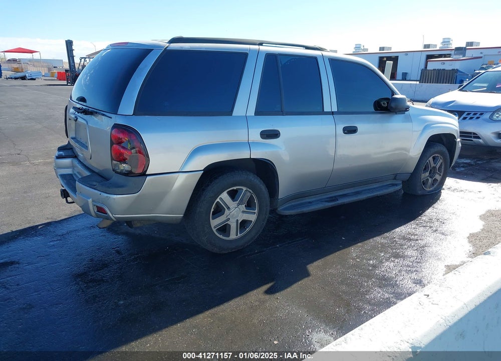 2005 CHEVROLET TRAILBLAZER LS VIN: 1GNDT13SX52123514