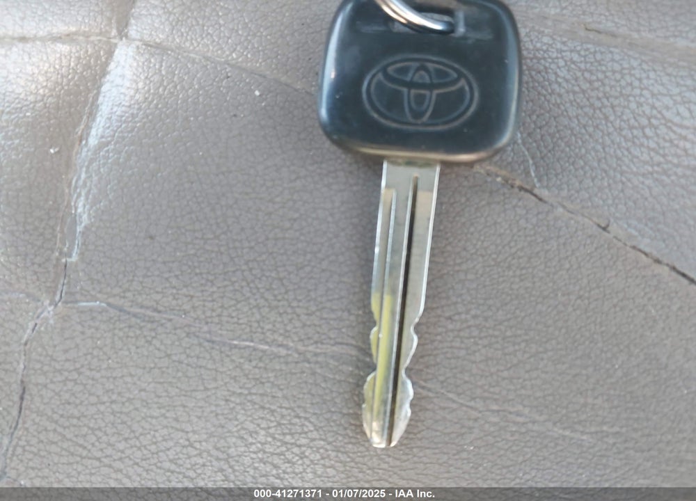 2003 TOYOTA CAMRY LE VIN: 4T1BE32K43U768759