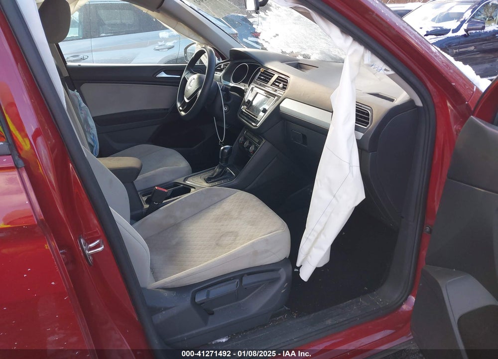 2019 VOLKSWAGEN TIGUAN VIN: 3VV1B7AX6KM075645