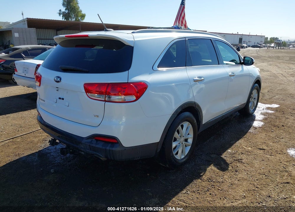 2017 KIA SORENTO 3.3L LX VIN: 5XYPG4A58HG224795