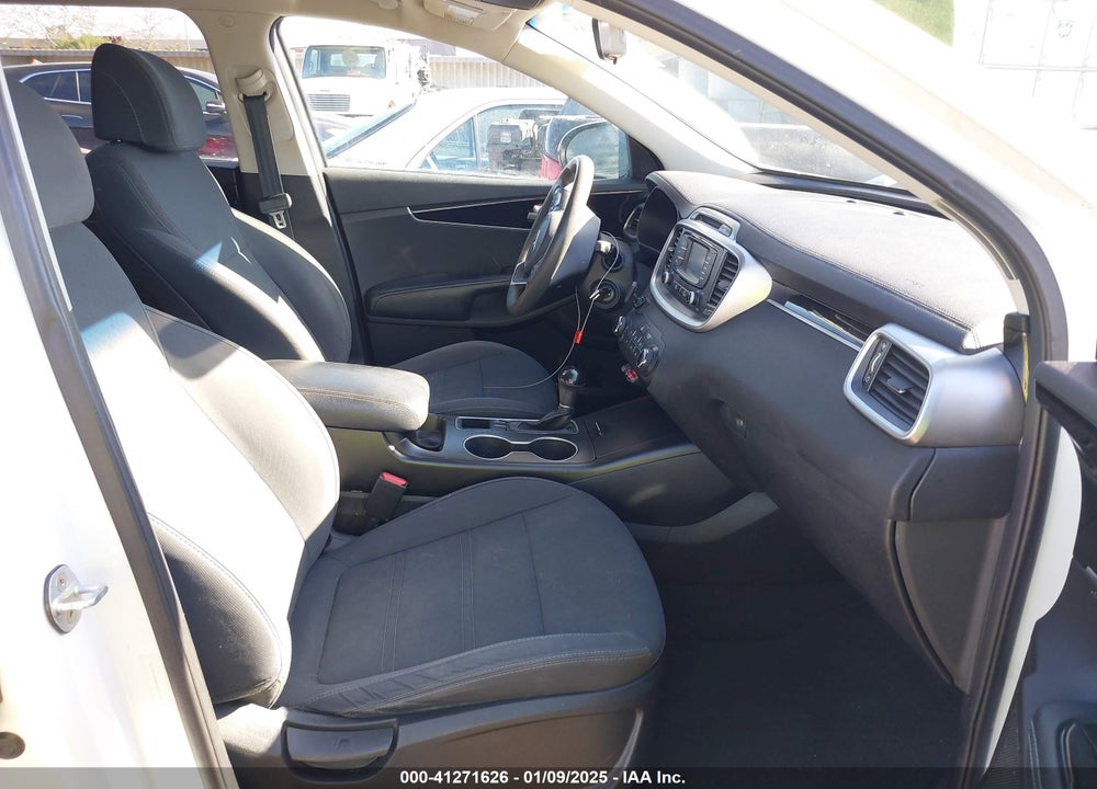 2017 KIA SORENTO 3.3L LX VIN: 5XYPG4A58HG224795