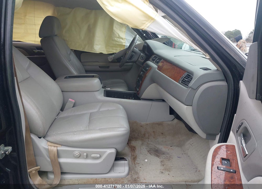 2007 CHEVROLET TAHOE LT VIN: 1GNFC13047R430887