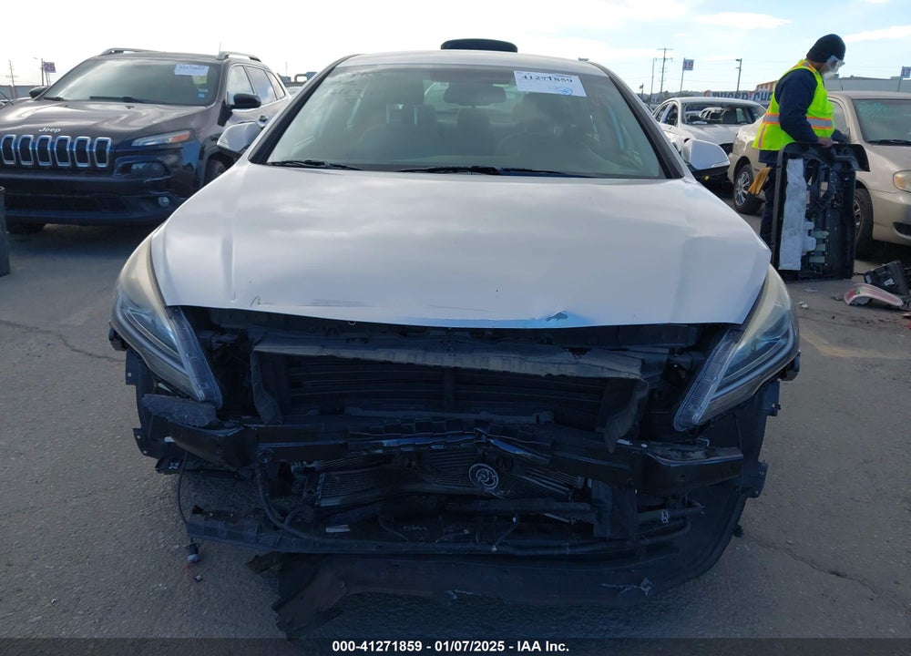 2016 HYUNDAI SONATA VIN: KMHE24L16GA026212