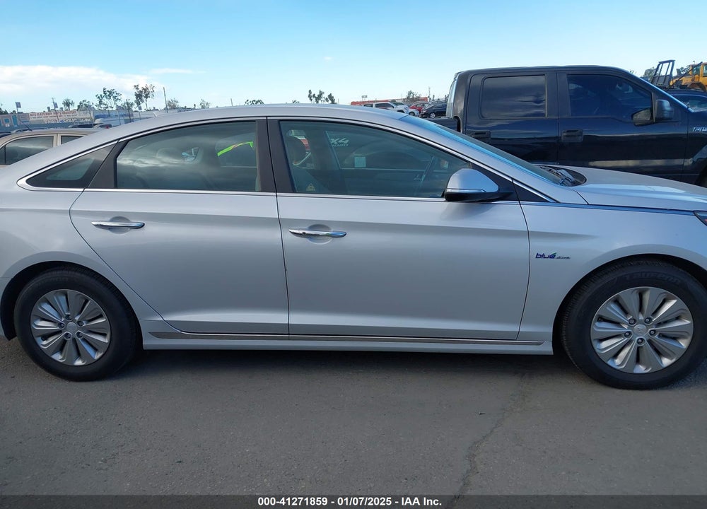 2016 HYUNDAI SONATA VIN: KMHE24L16GA026212