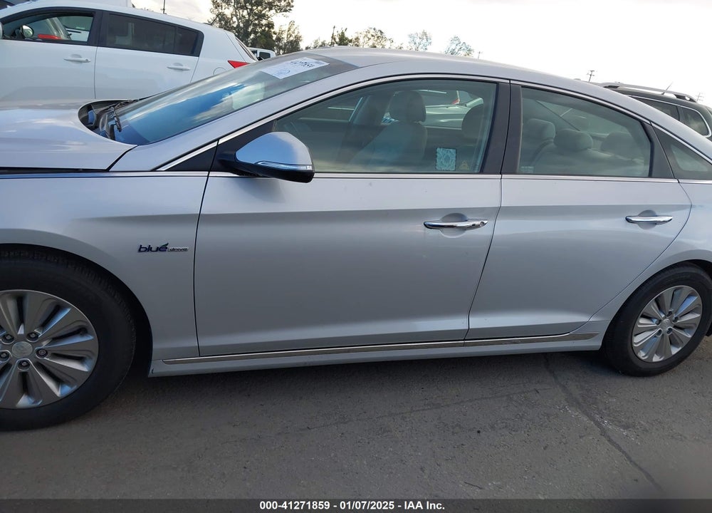 2016 HYUNDAI SONATA VIN: KMHE24L16GA026212