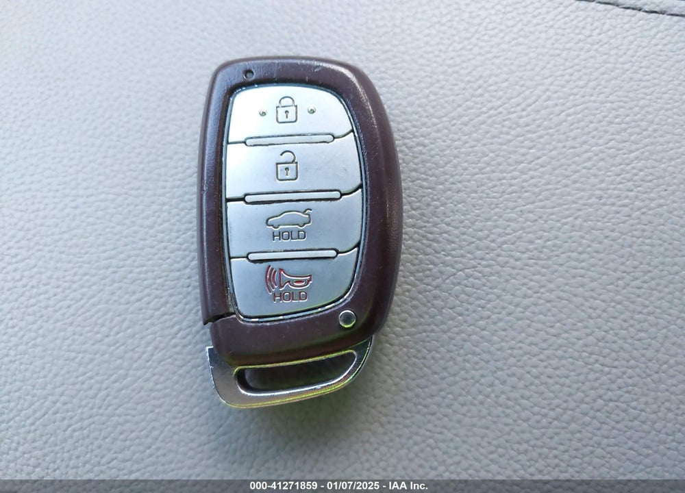 2016 HYUNDAI SONATA VIN: KMHE24L16GA026212