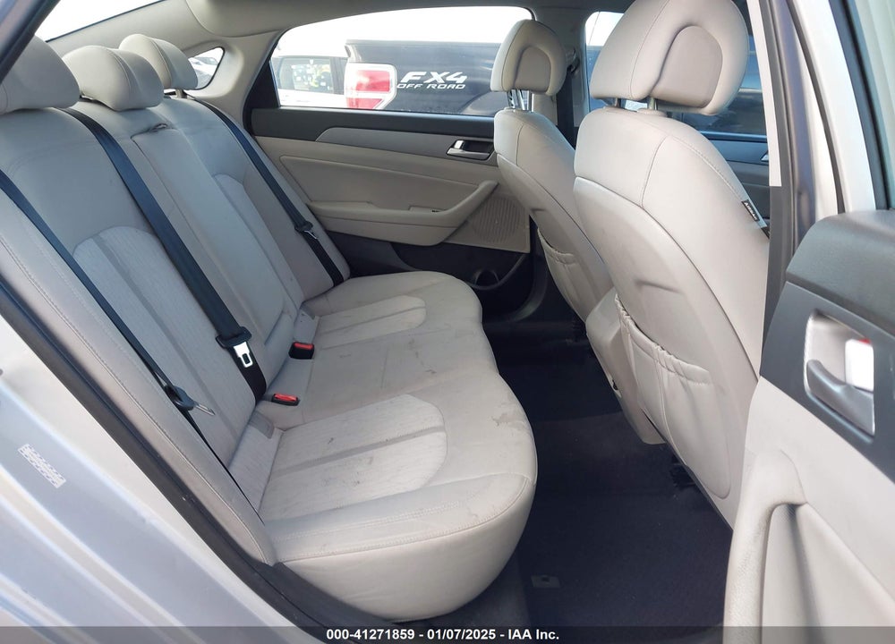 2016 HYUNDAI SONATA VIN: KMHE24L16GA026212