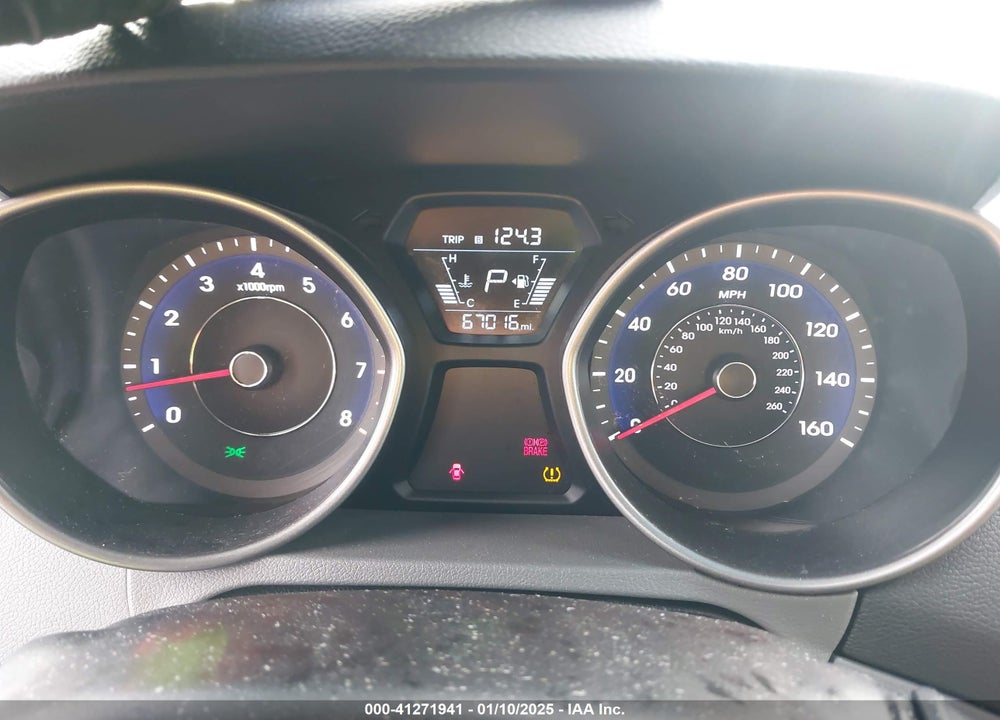 2016 HYUNDAI ELANTRA VIN: 5NPDH4AE4GH662687