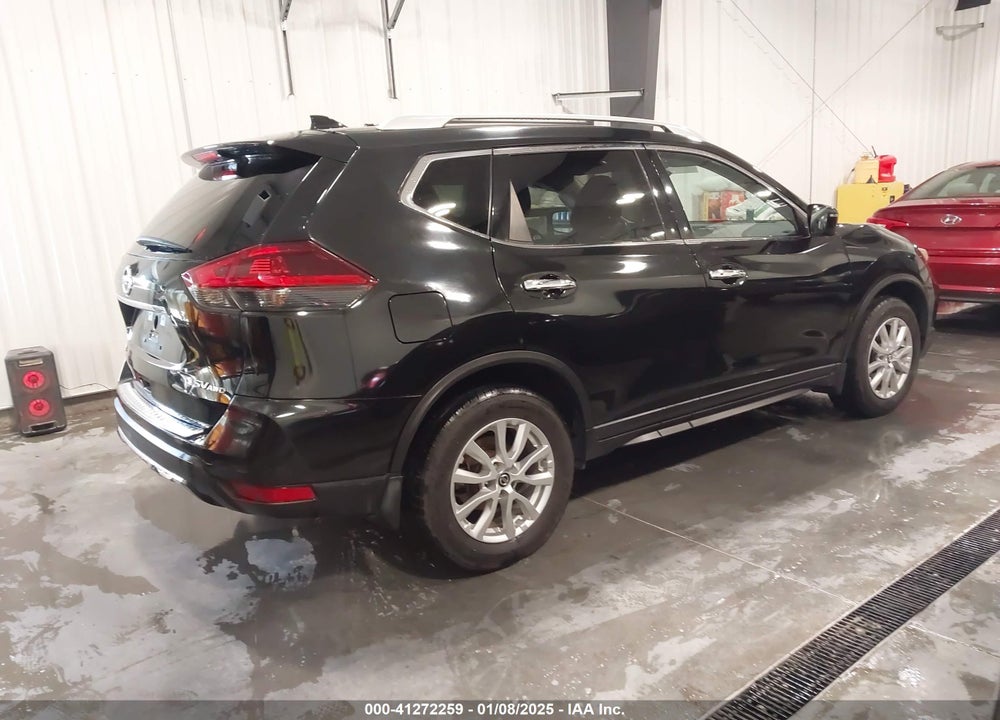 2018 NISSAN ROGUE SV VIN: KNMAT2MV7JP538989