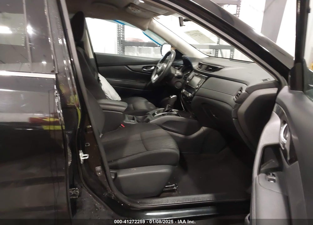 2018 NISSAN ROGUE SV VIN: KNMAT2MV7JP538989