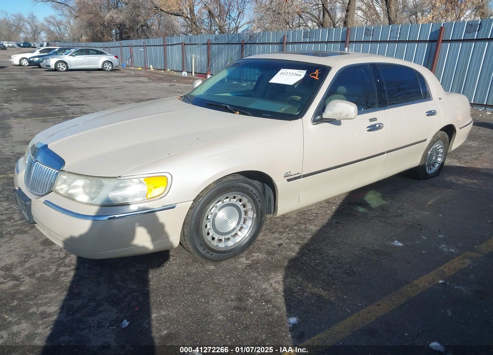 1999 LINCOLN TOWN CAR CARTIER VIN: 1LNHM83W5XY689160