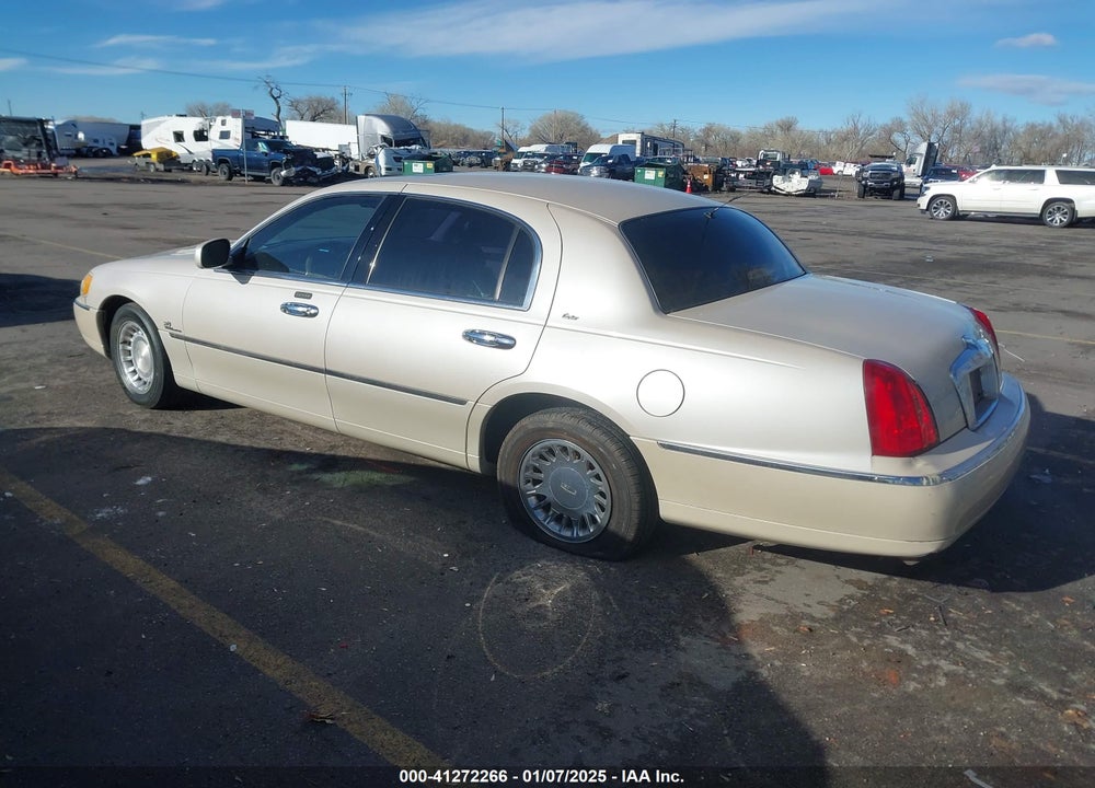 1999 LINCOLN TOWN CAR CARTIER VIN: 1LNHM83W5XY689160