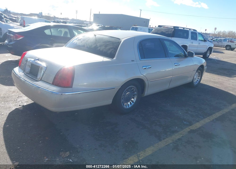 1999 LINCOLN TOWN CAR CARTIER VIN: 1LNHM83W5XY689160