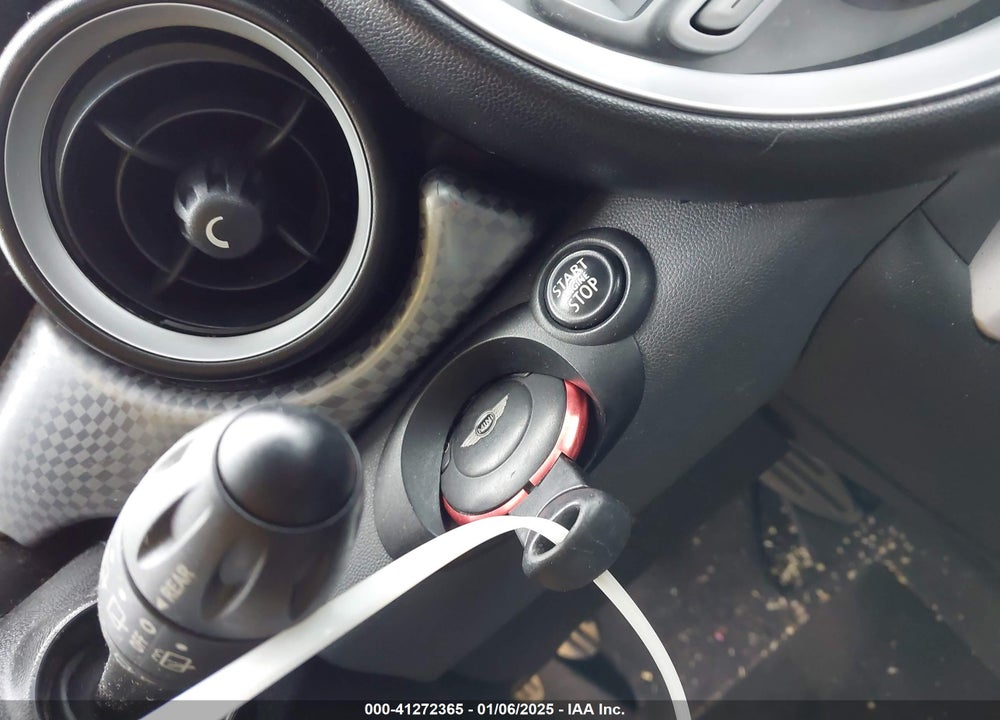 2010 MINI COOPER S VIN: WMWMF7C56ATX43839