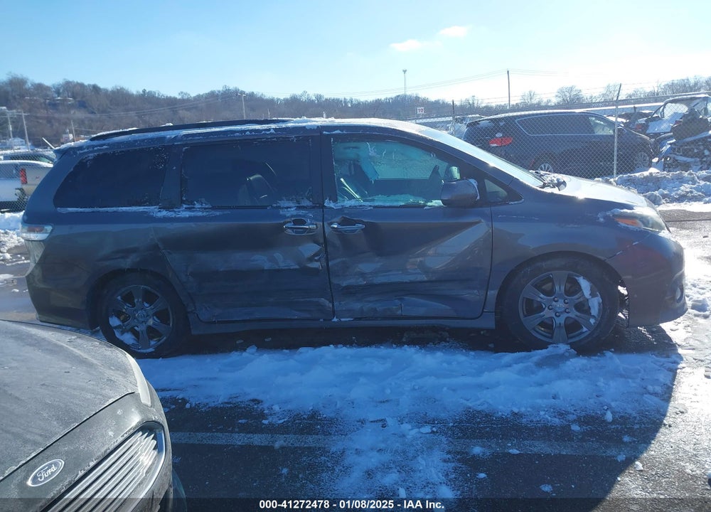 2017 TOYOTA SIENNA SE 8 PASSENGER VIN: 5TDXZ3DC0HS820274