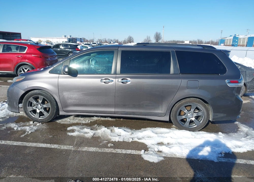 2017 TOYOTA SIENNA SE 8 PASSENGER VIN: 5TDXZ3DC0HS820274