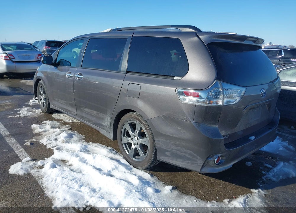 2017 TOYOTA SIENNA SE 8 PASSENGER VIN: 5TDXZ3DC0HS820274