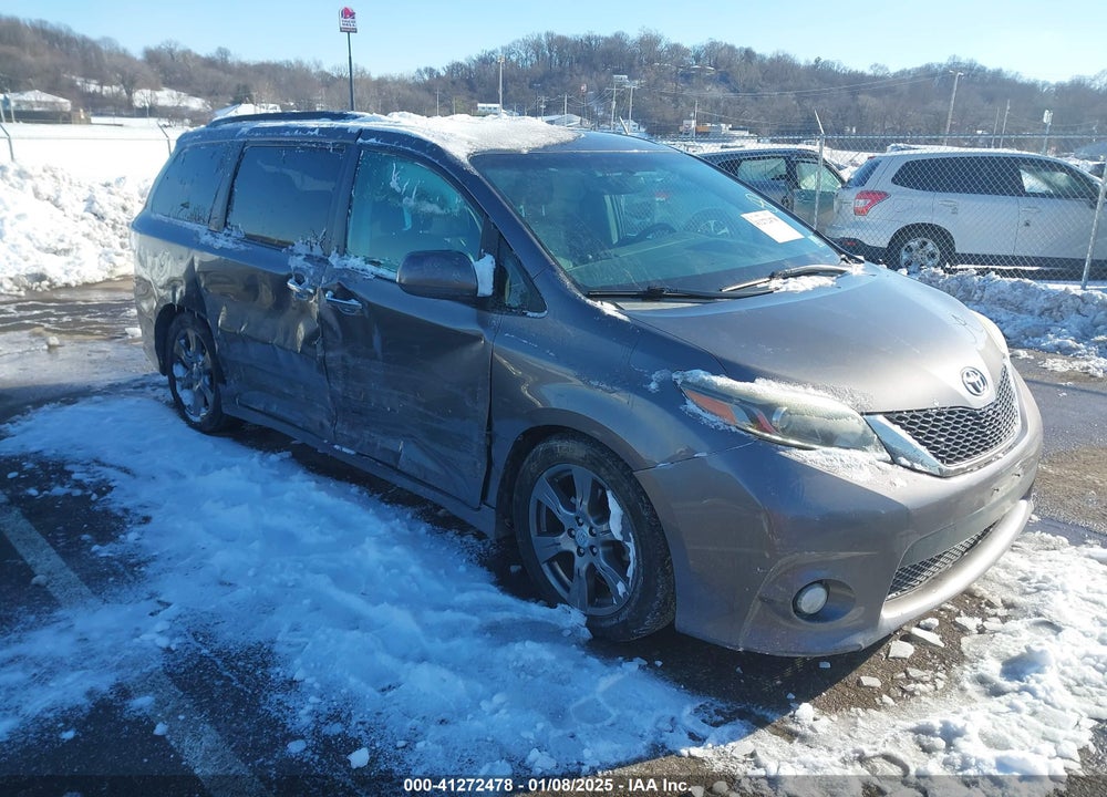 2017 TOYOTA SIENNA SE 8 PASSENGER VIN: 5TDXZ3DC0HS820274