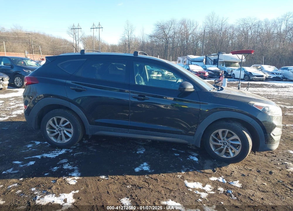2016 HYUNDAI TUCSON SE VIN: KM8J3CA42GU076476