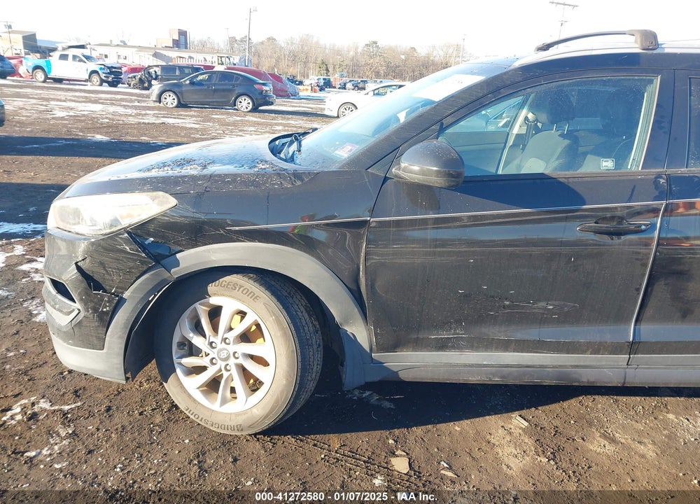 2016 HYUNDAI TUCSON SE VIN: KM8J3CA42GU076476