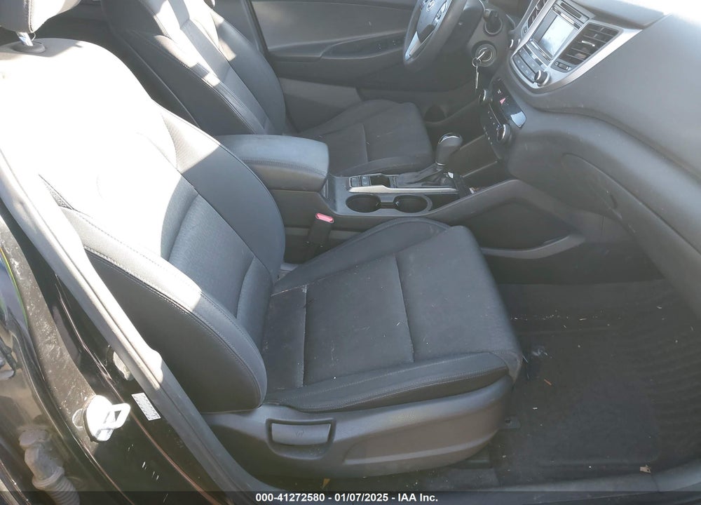 2016 HYUNDAI TUCSON SE VIN: KM8J3CA42GU076476