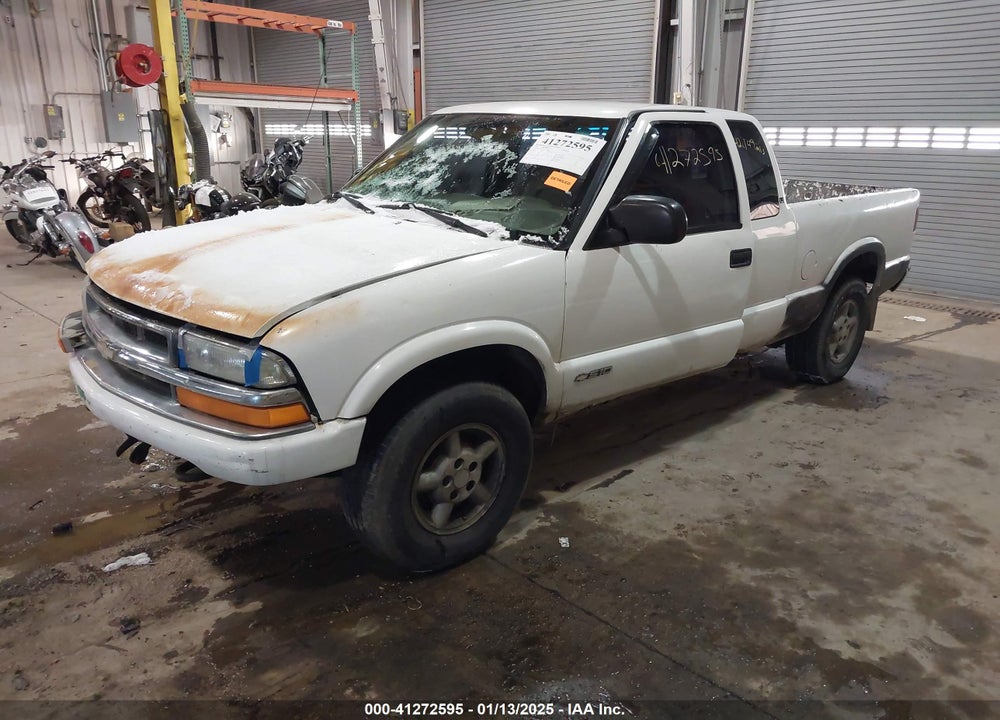 2000 CHEVROLET S-10 LS VIN: 1GCDT19WXYK179539
