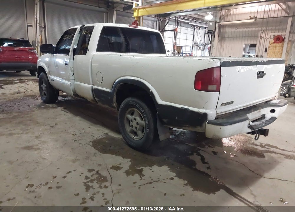 2000 CHEVROLET S-10 LS VIN: 1GCDT19WXYK179539
