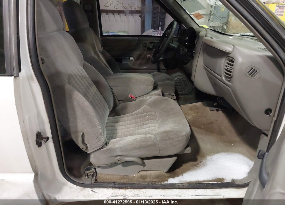 2000 CHEVROLET S-10 LS VIN: 1GCDT19WXYK179539