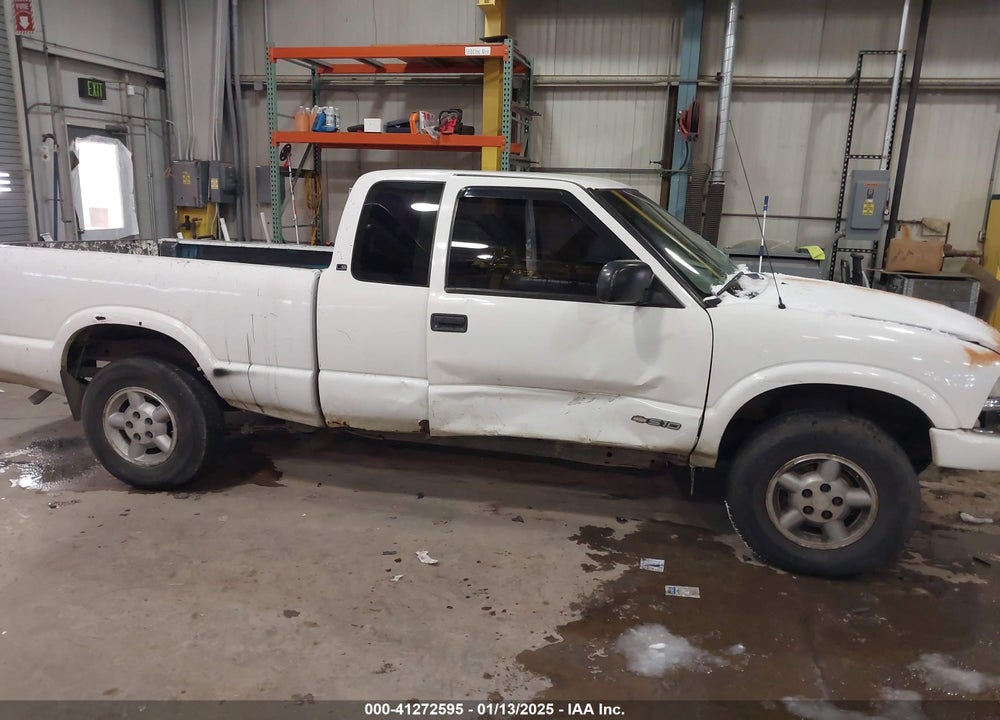 2000 CHEVROLET S-10 LS VIN: 1GCDT19WXYK179539