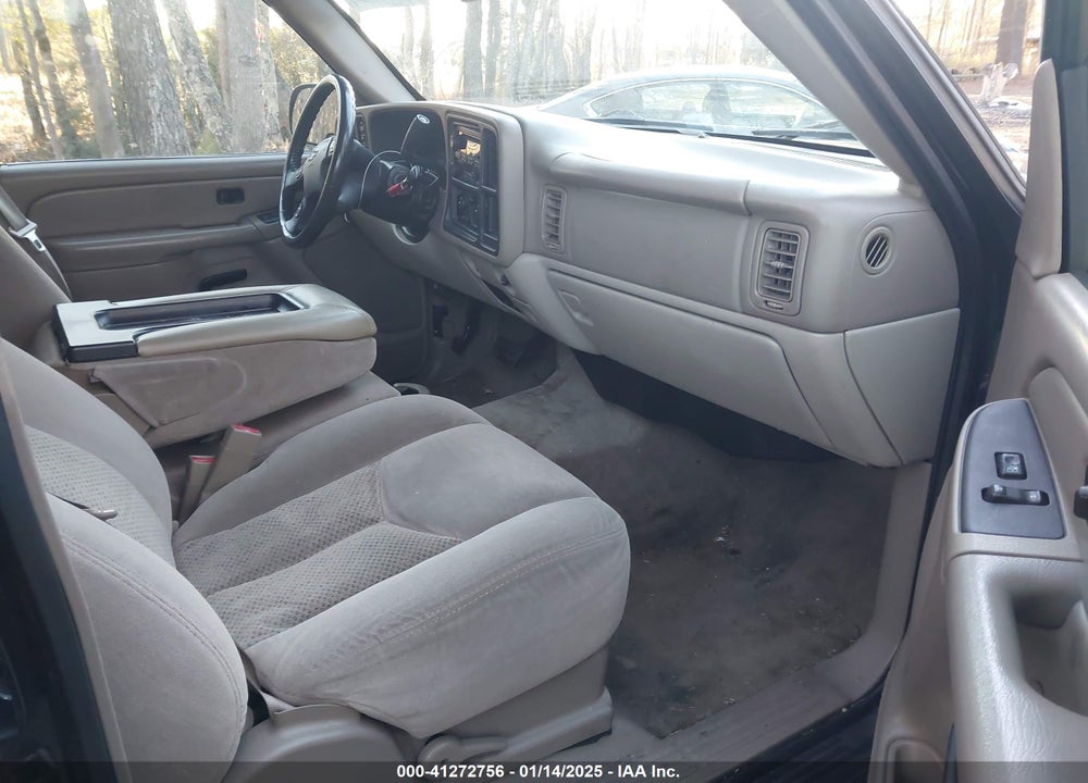 2005 CHEVROLET TAHOE LS VIN: 1GNEK13T55J147242