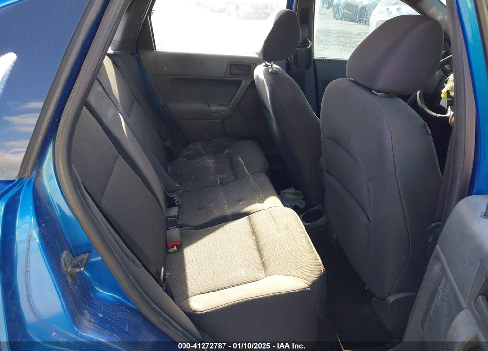 2010 FORD FOCUS SE VIN: 1FAHP3FN7AW281057