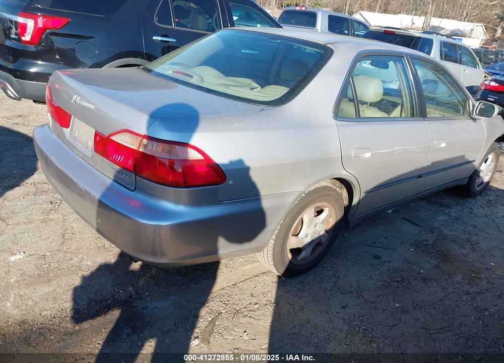 1999 HONDA ACCORD LX VIN: 1HGCG5642XA148687