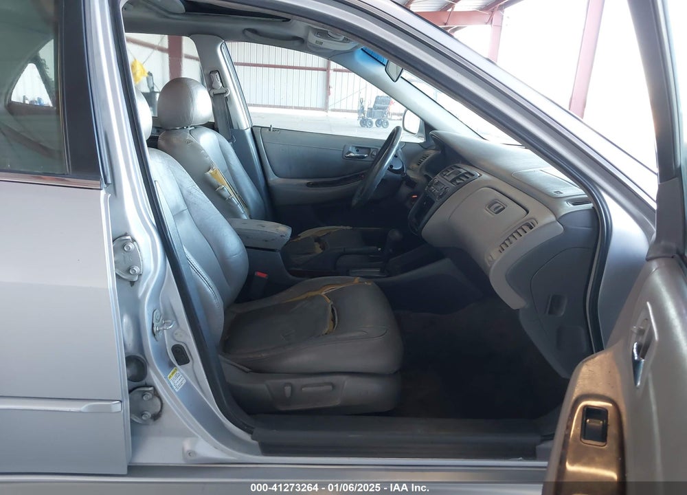 2001 HONDA ACCORD 3.0 EX VIN: 1HGCG16581A061367