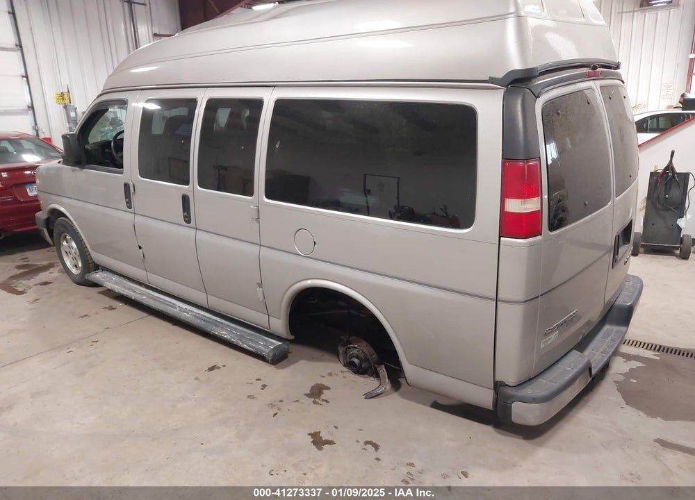2005 CHEVROLET EXPRESS VIN: 1GNFH15T151137579