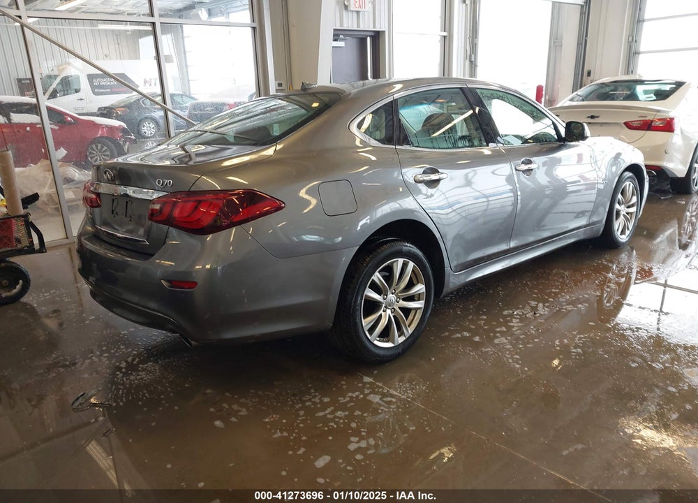 2015 INFINITI Q70 VIN: JN1BY1AR7FM560168