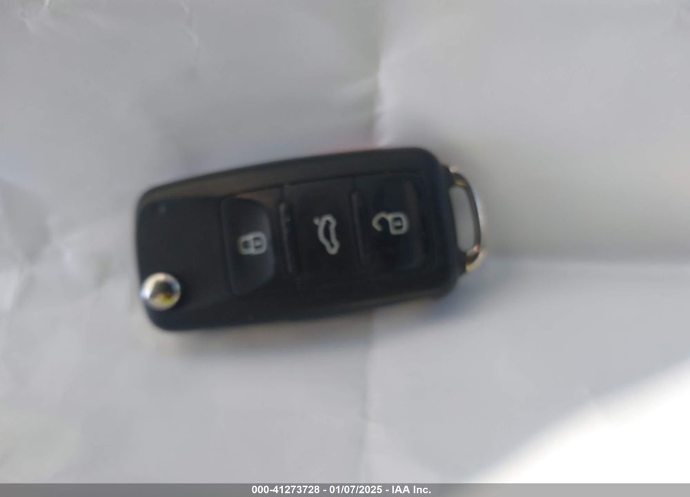 2015 VOLKSWAGEN PASSAT VIN: 1VWAT7A30FC106191