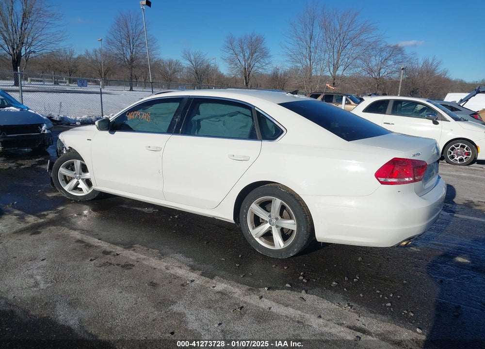 2015 VOLKSWAGEN PASSAT VIN: 1VWAT7A30FC106191
