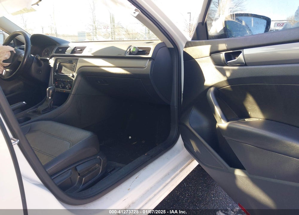 2015 VOLKSWAGEN PASSAT VIN: 1VWAT7A30FC106191