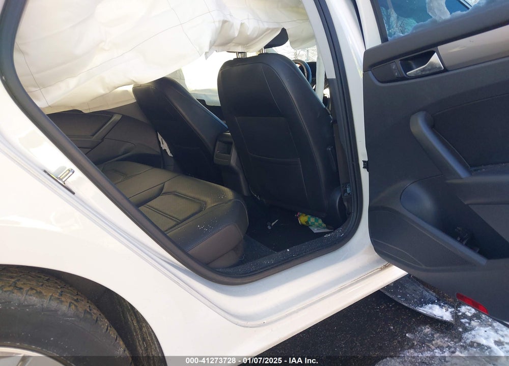 2015 VOLKSWAGEN PASSAT VIN: 1VWAT7A30FC106191