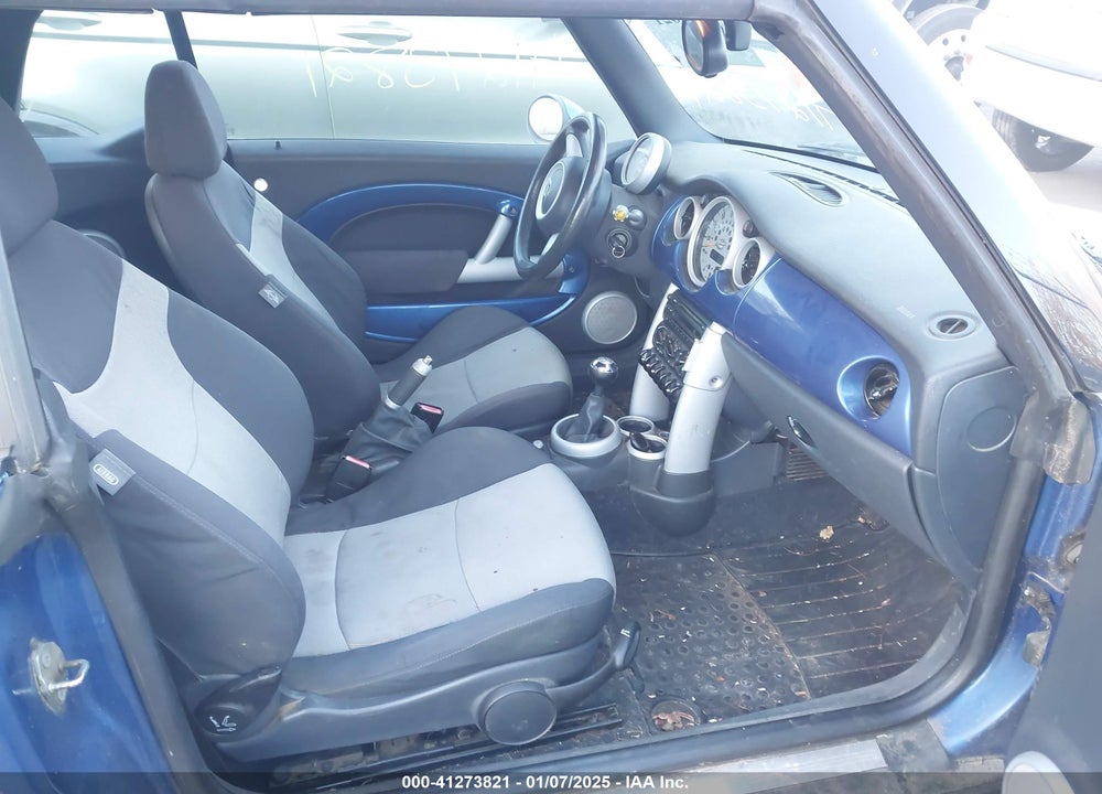 2005 MINI COOPER S VIN: WMWRH33525TF84836