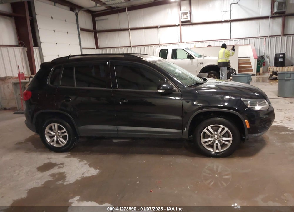 2016 VOLKSWAGEN TIGUAN S VIN: WVGAV7AX5GW528467